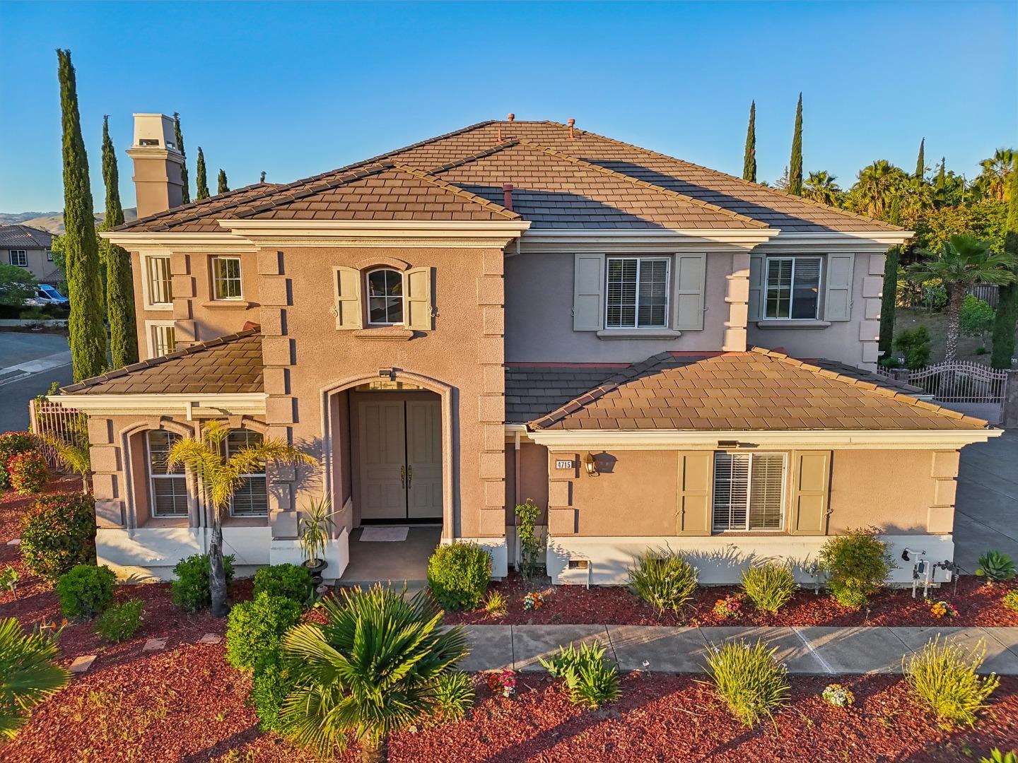 4715 Whitetail Ln