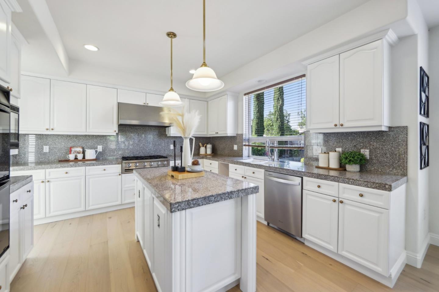 Detail Gallery Image 18 of 94 For 4715 Whitetail Ln, San Jose,  CA 95138 - 5 Beds | 3/1 Baths