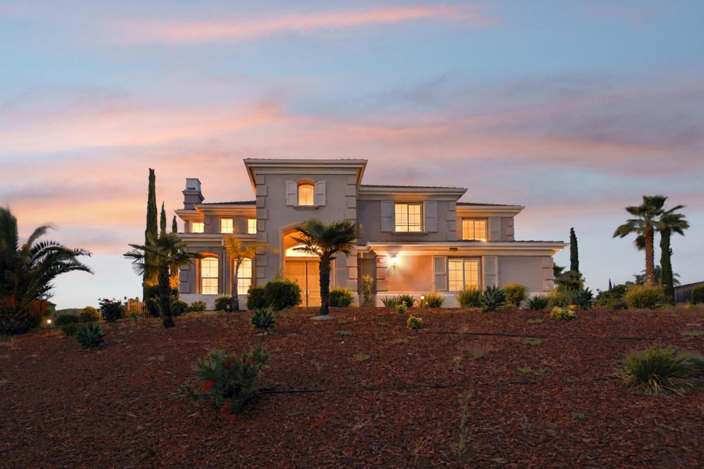 Detail Gallery Image 70 of 94 For 4715 Whitetail Ln, San Jose,  CA 95138 - 5 Beds | 3/1 Baths
