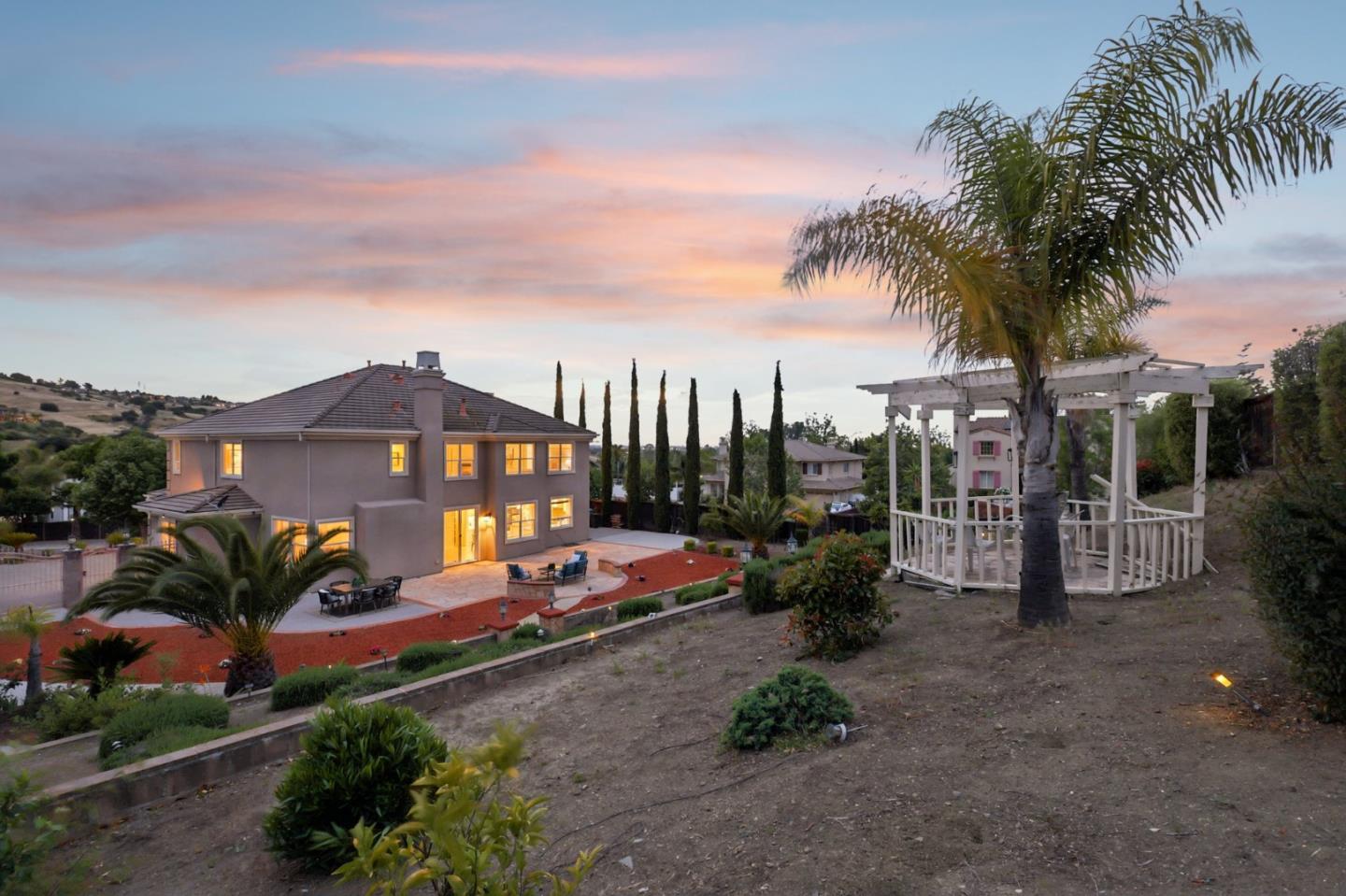 Detail Gallery Image 75 of 94 For 4715 Whitetail Ln, San Jose,  CA 95138 - 5 Beds | 3/1 Baths