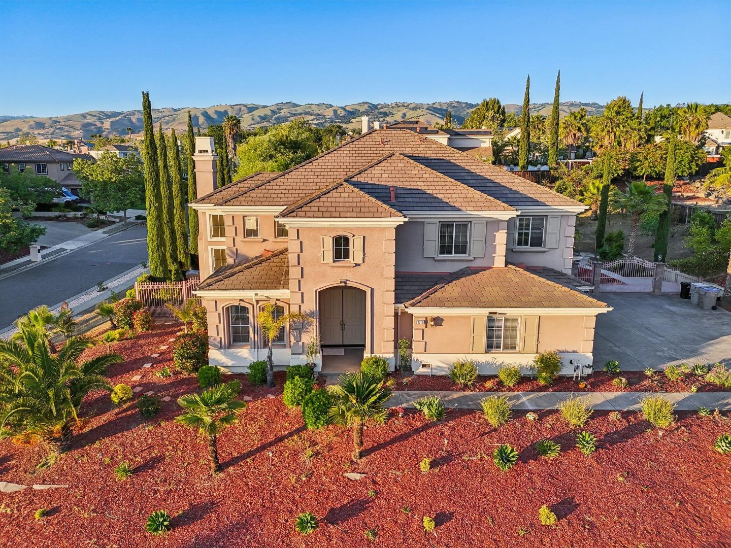 Detail Gallery Image 86 of 94 For 4715 Whitetail Ln, San Jose,  CA 95138 - 5 Beds | 3/1 Baths