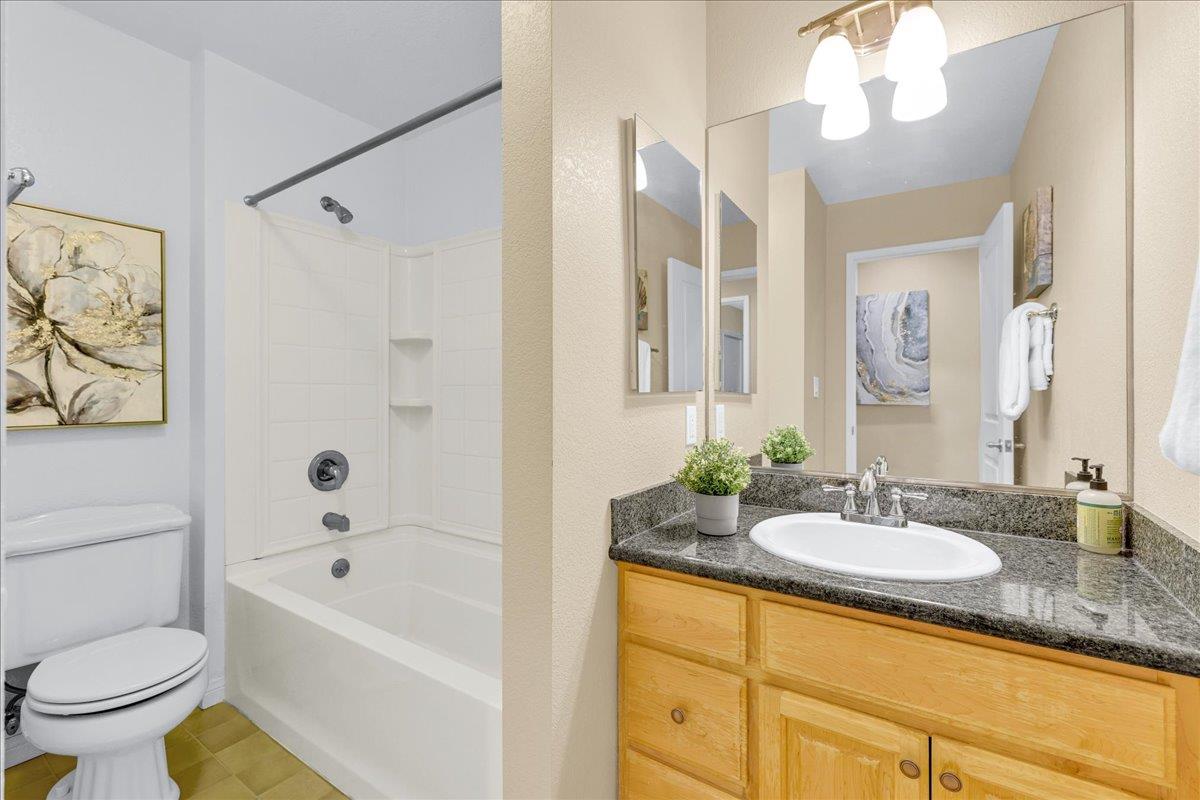 Detail Gallery Image 10 of 20 For 26821 Hayward Blvd, Hayward,  CA 94542 - 2 Beds | 2 Baths