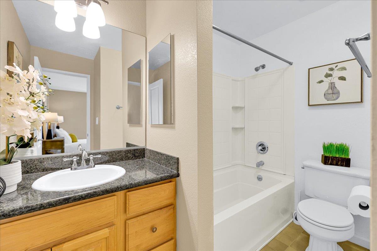 Detail Gallery Image 13 of 20 For 26821 Hayward Blvd, Hayward,  CA 94542 - 2 Beds | 2 Baths