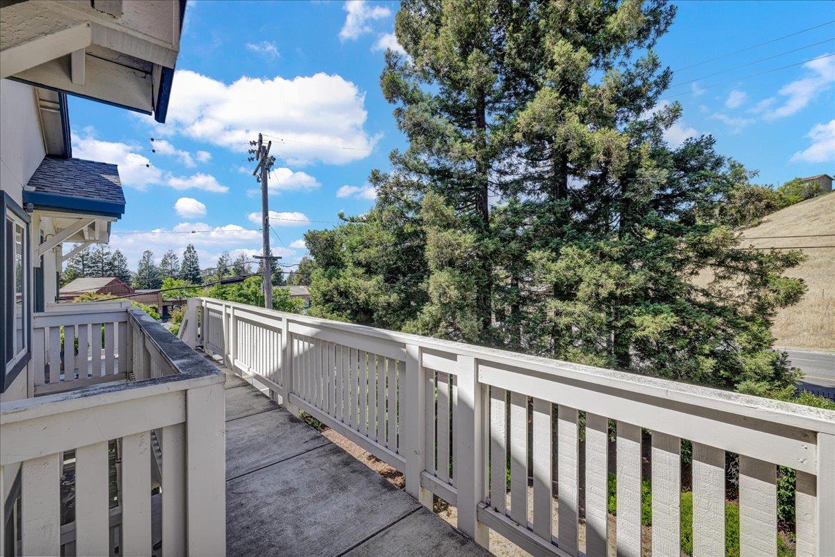 Detail Gallery Image 16 of 20 For 26821 Hayward Blvd, Hayward,  CA 94542 - 2 Beds | 2 Baths