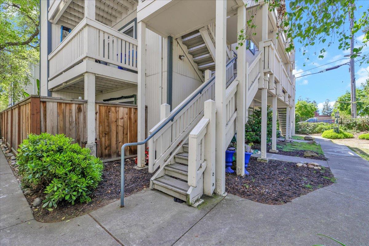 Detail Gallery Image 17 of 20 For 26821 Hayward Blvd, Hayward,  CA 94542 - 2 Beds | 2 Baths