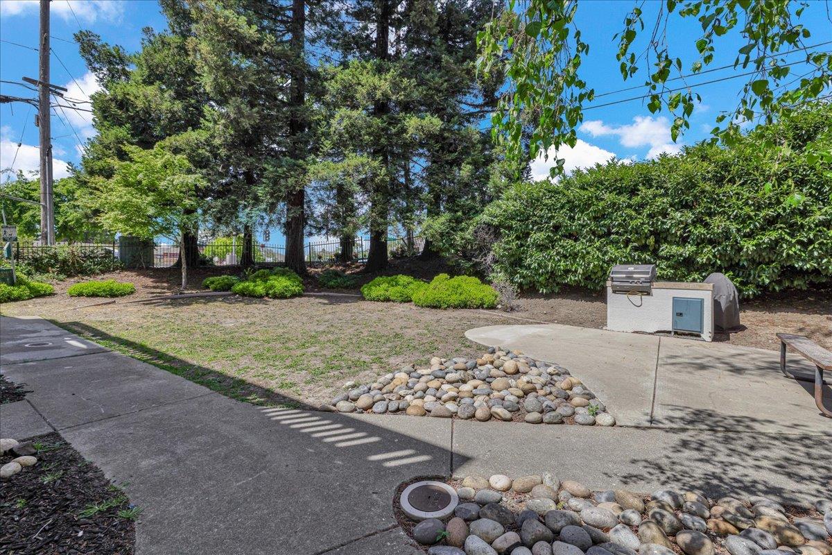 Detail Gallery Image 18 of 20 For 26821 Hayward Blvd, Hayward,  CA 94542 - 2 Beds | 2 Baths