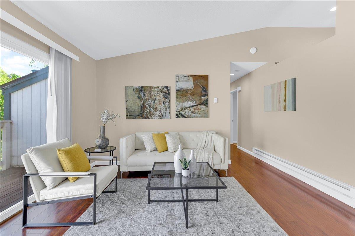 Detail Gallery Image 2 of 20 For 26821 Hayward Blvd, Hayward,  CA 94542 - 2 Beds | 2 Baths