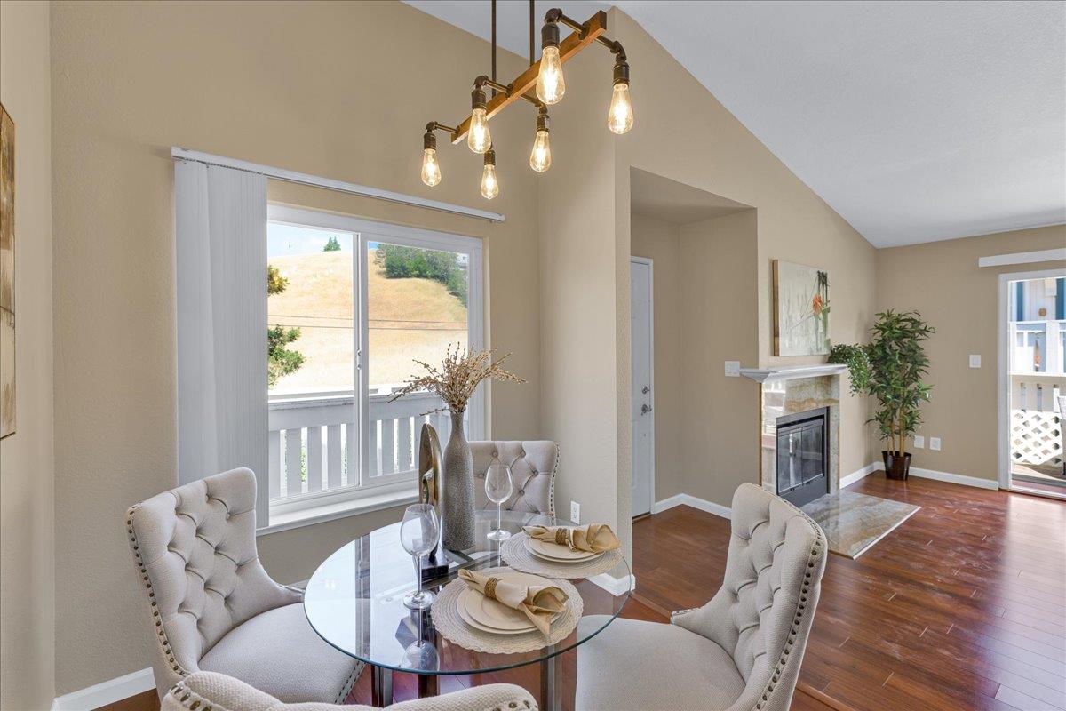 Detail Gallery Image 4 of 20 For 26821 Hayward Blvd, Hayward,  CA 94542 - 2 Beds | 2 Baths