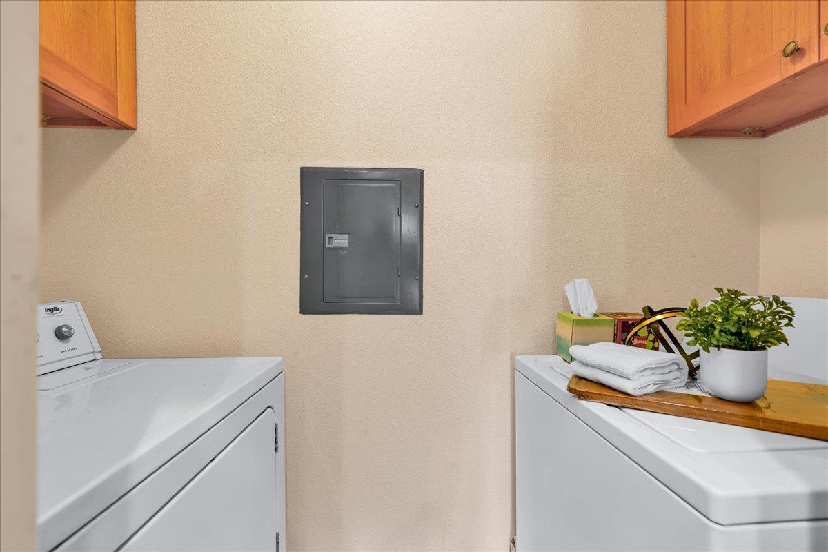 Detail Gallery Image 8 of 20 For 26821 Hayward Blvd, Hayward,  CA 94542 - 2 Beds | 2 Baths
