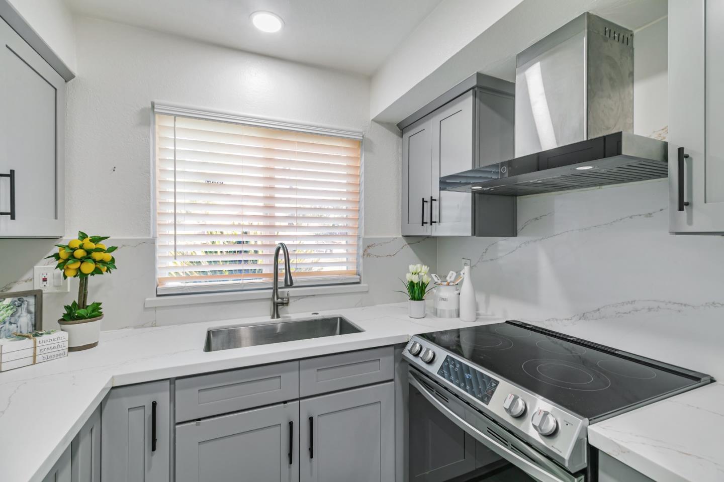 Detail Gallery Image 14 of 40 For 3351 Methilhaven Ct, San Jose,  CA 95121 - 2 Beds | 1/1 Baths