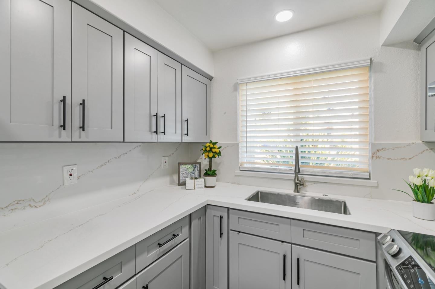 Detail Gallery Image 15 of 40 For 3351 Methilhaven Ct, San Jose,  CA 95121 - 2 Beds | 1/1 Baths