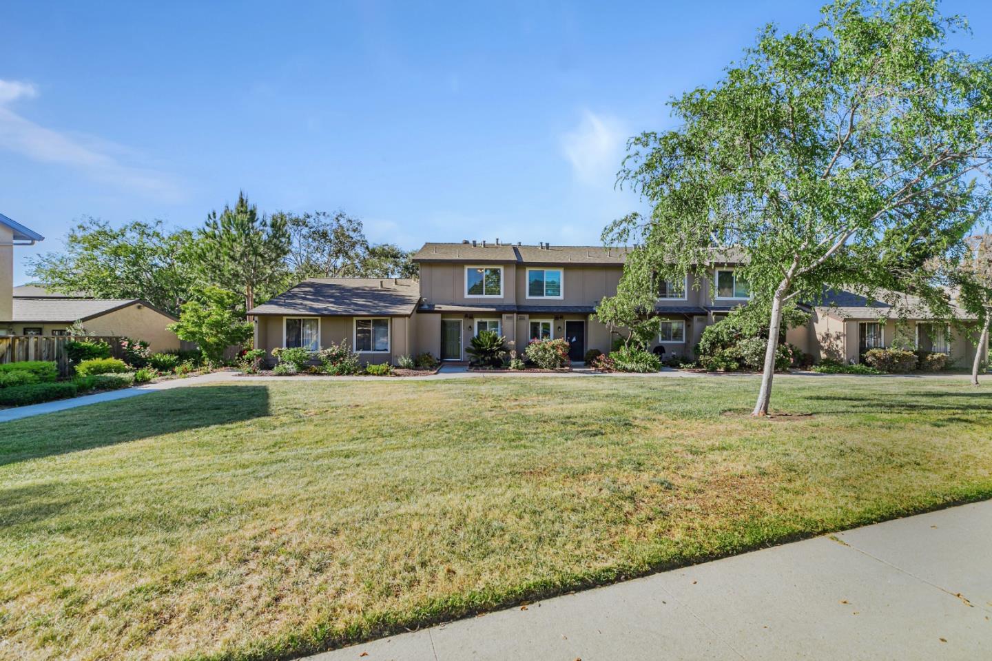 Detail Gallery Image 2 of 40 For 3351 Methilhaven Ct, San Jose,  CA 95121 - 2 Beds | 1/1 Baths