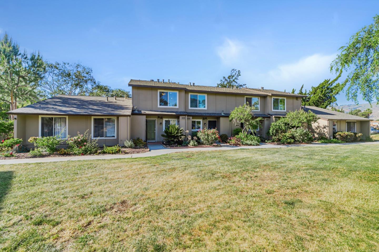 Detail Gallery Image 3 of 40 For 3351 Methilhaven Ct, San Jose,  CA 95121 - 2 Beds | 1/1 Baths