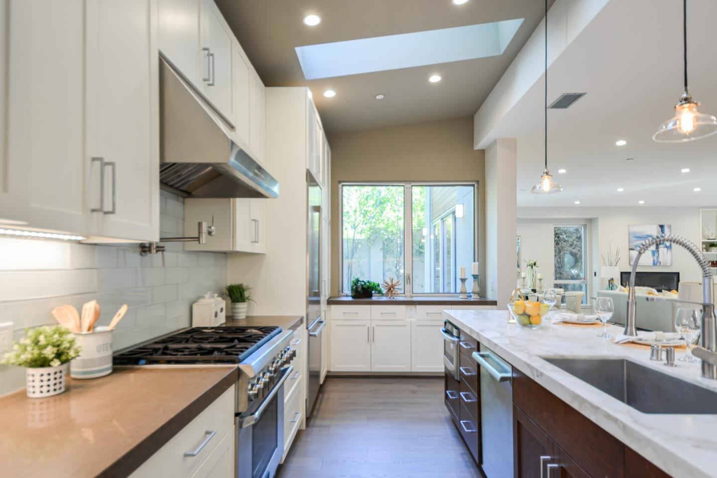 Detail Gallery Image 4 of 27 For 2088 Channing Ave, Palo Alto,  CA 94303 - 4 Beds | 3/1 Baths