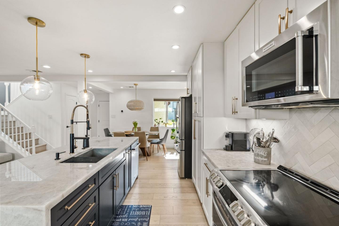 Detail Gallery Image 14 of 56 For 265 S Bayview Ave #J,  Sunnyvale,  CA 94086 - 2 Beds | 2/1 Baths