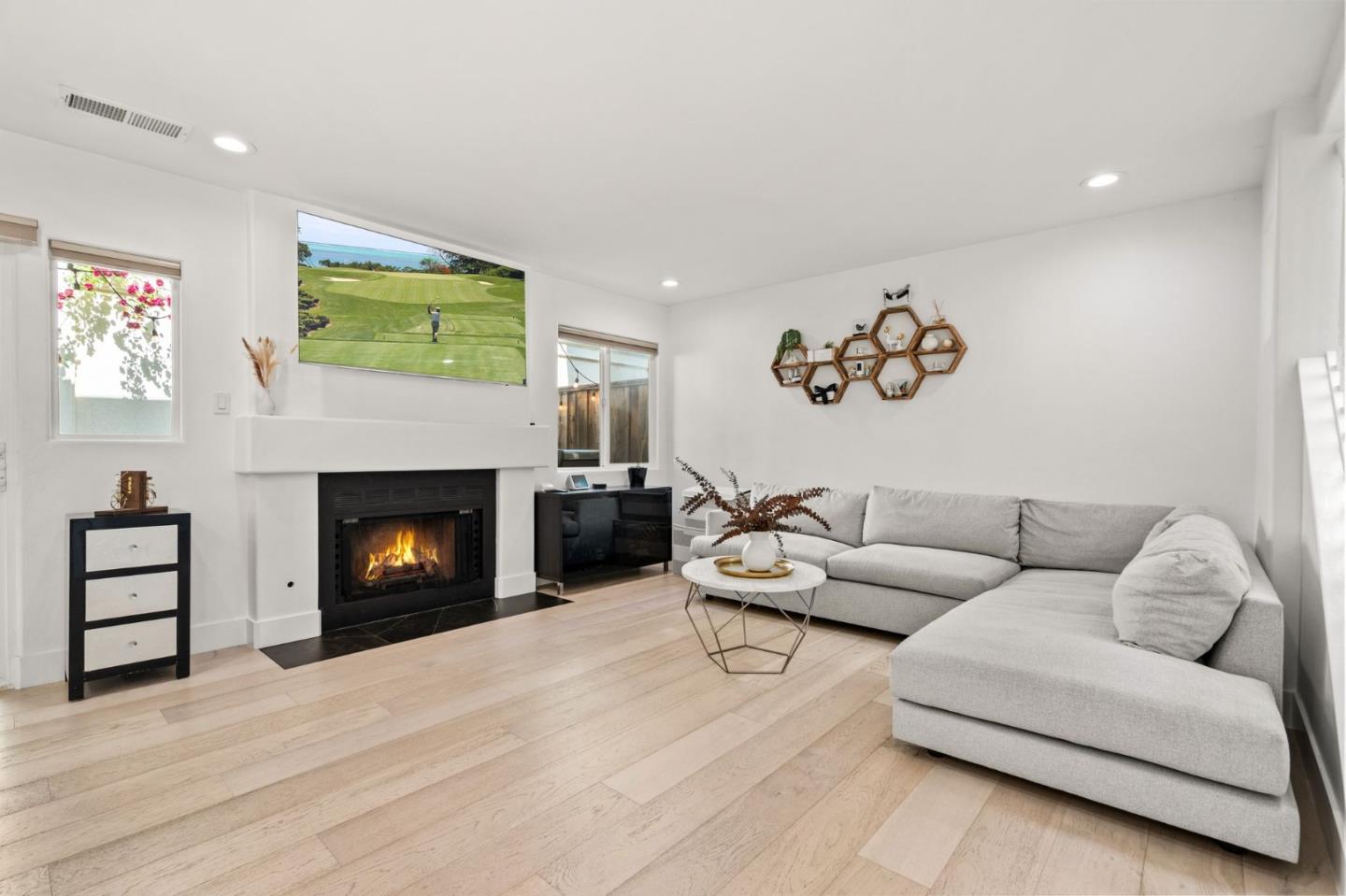Detail Gallery Image 3 of 56 For 265 S Bayview Ave #J,  Sunnyvale,  CA 94086 - 2 Beds | 2/1 Baths