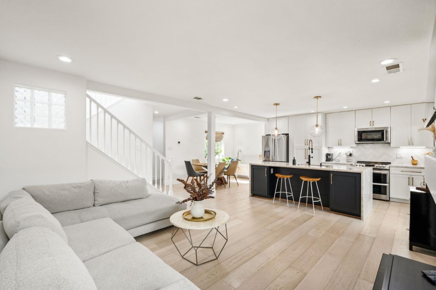 Detail Gallery Image 5 of 56 For 265 S Bayview Ave #J,  Sunnyvale,  CA 94086 - 2 Beds | 2/1 Baths