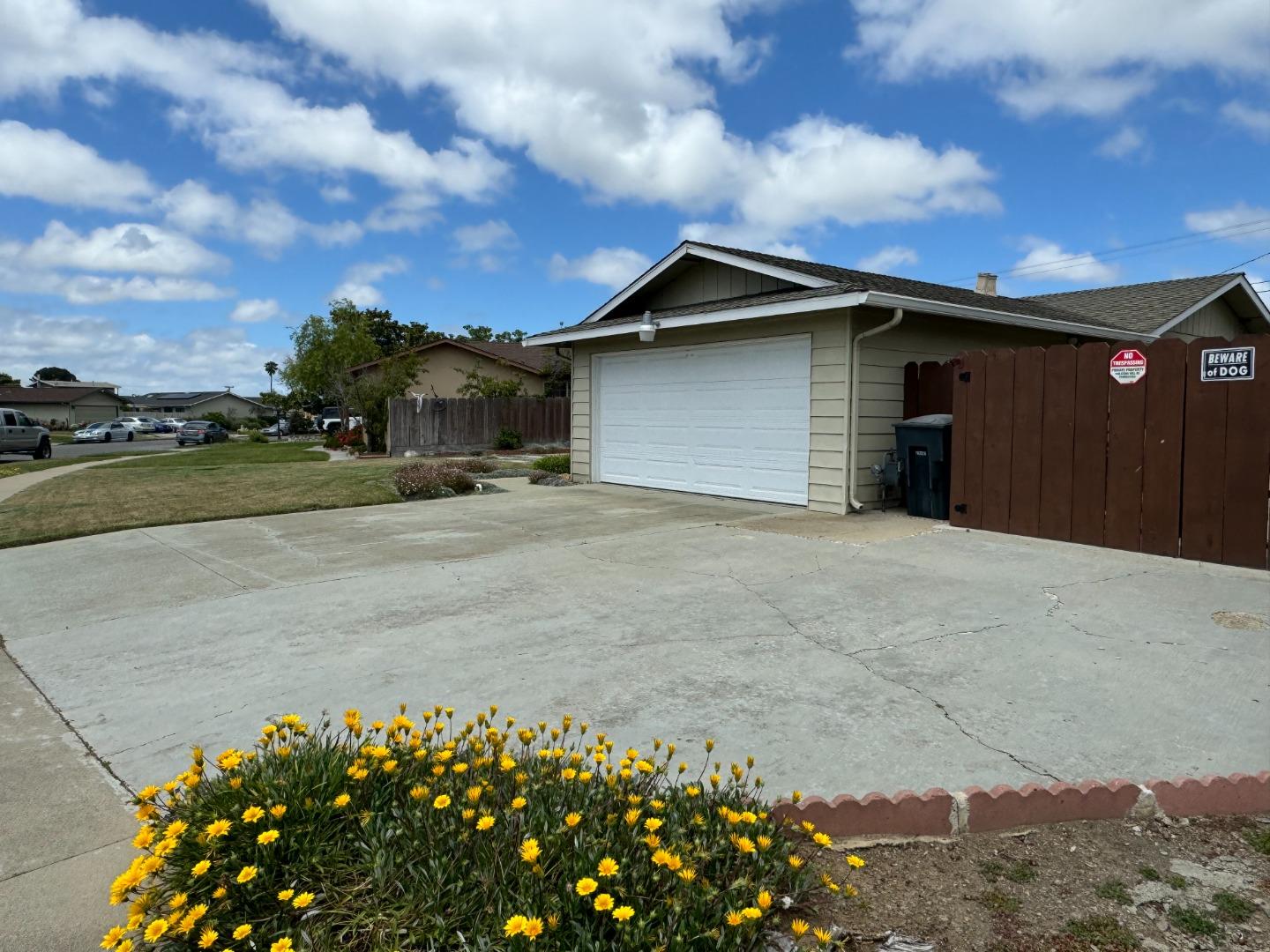 Detail Gallery Image 2 of 4 For 414 Pueblo Dr, Salinas,  CA 93906 - 3 Beds | 2/1 Baths