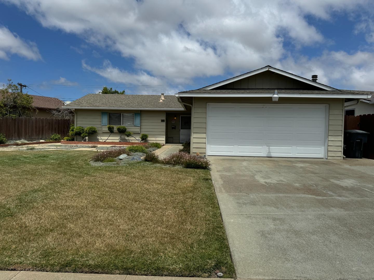 Detail Gallery Image 3 of 4 For 414 Pueblo Dr, Salinas,  CA 93906 - 3 Beds | 2/1 Baths
