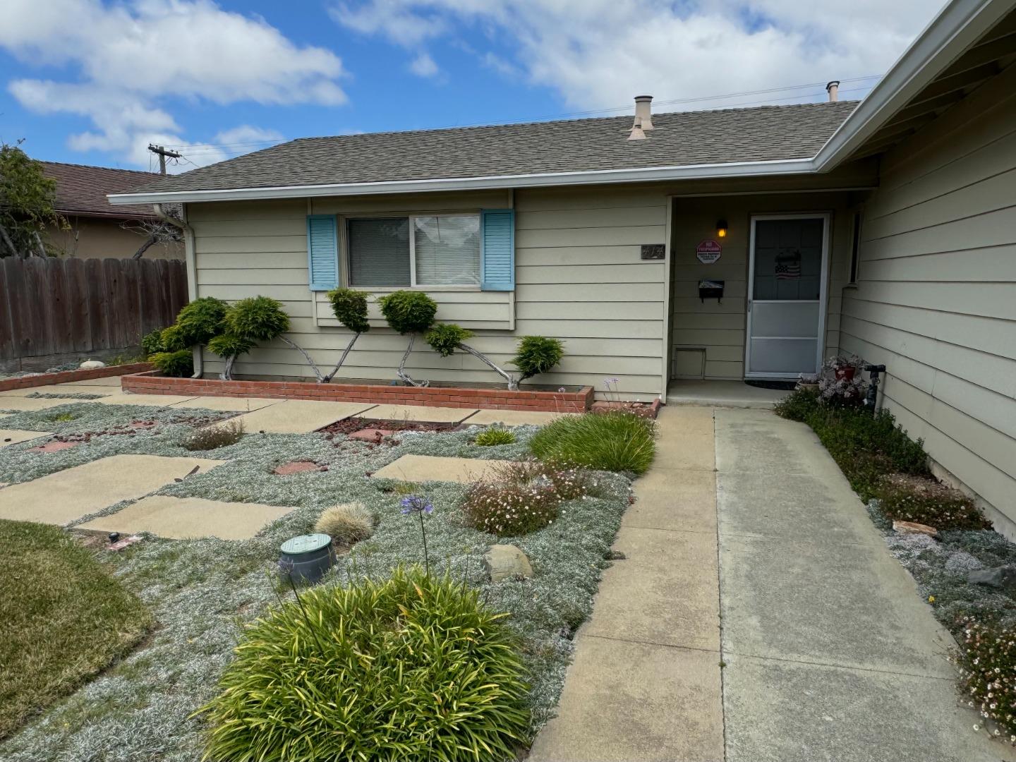 Detail Gallery Image 4 of 4 For 414 Pueblo Dr, Salinas,  CA 93906 - 3 Beds | 2/1 Baths