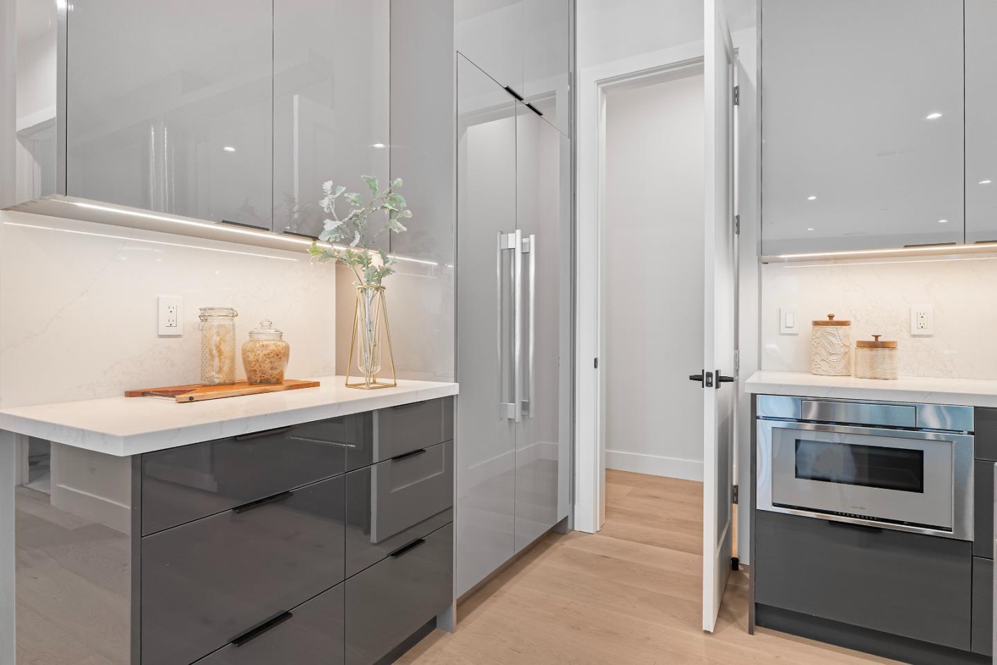 Detail Gallery Image 12 of 41 For 765 Cuesta Dr, Mountain View,  CA 94040 - 5 Beds | 4/1 Baths