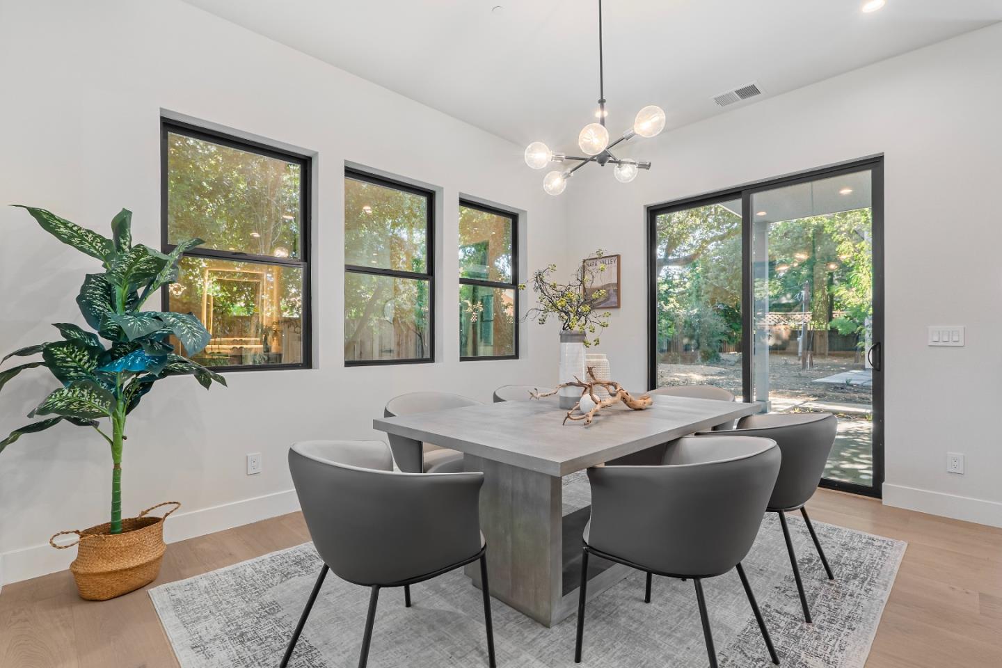 Detail Gallery Image 13 of 41 For 765 Cuesta Dr, Mountain View,  CA 94040 - 5 Beds | 4/1 Baths