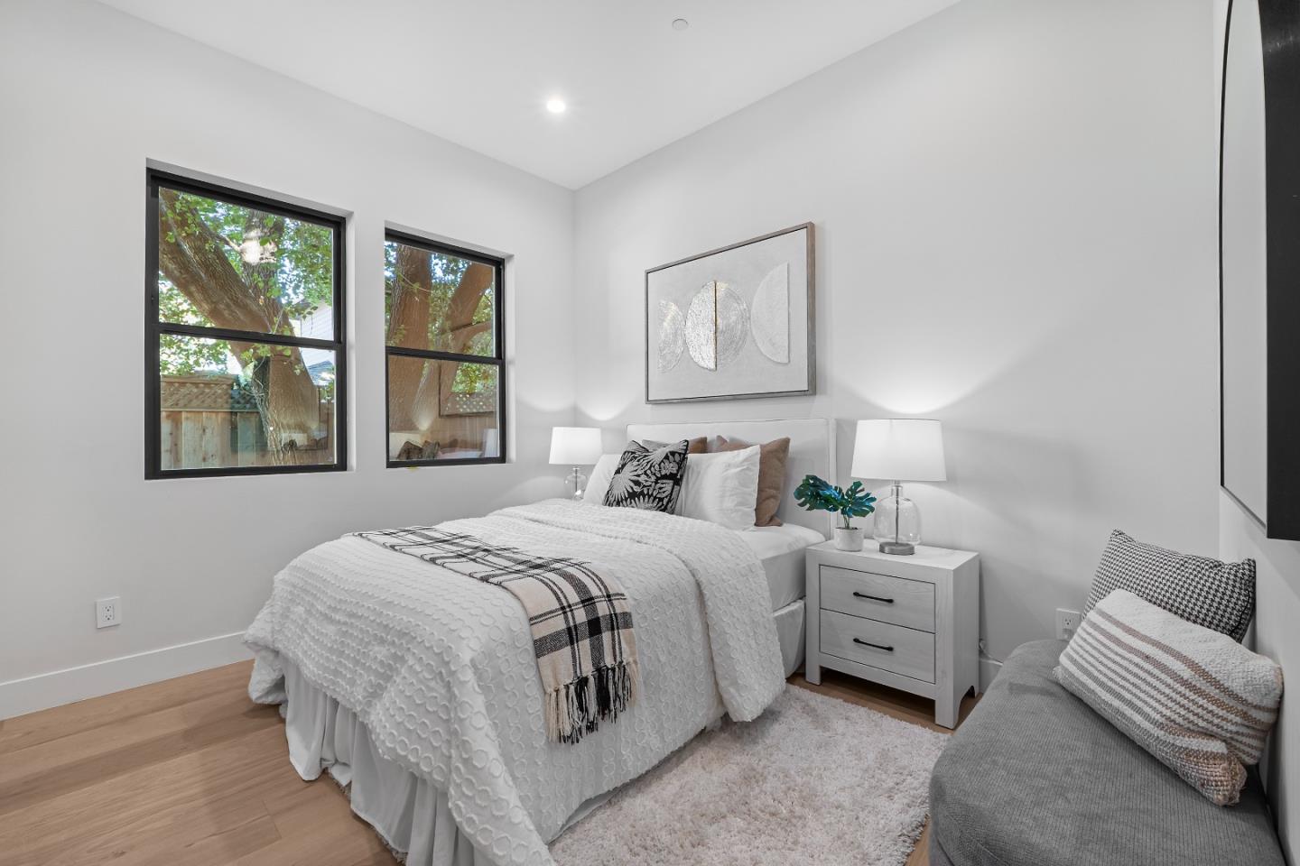 Detail Gallery Image 19 of 41 For 765 Cuesta Dr, Mountain View,  CA 94040 - 5 Beds | 4/1 Baths