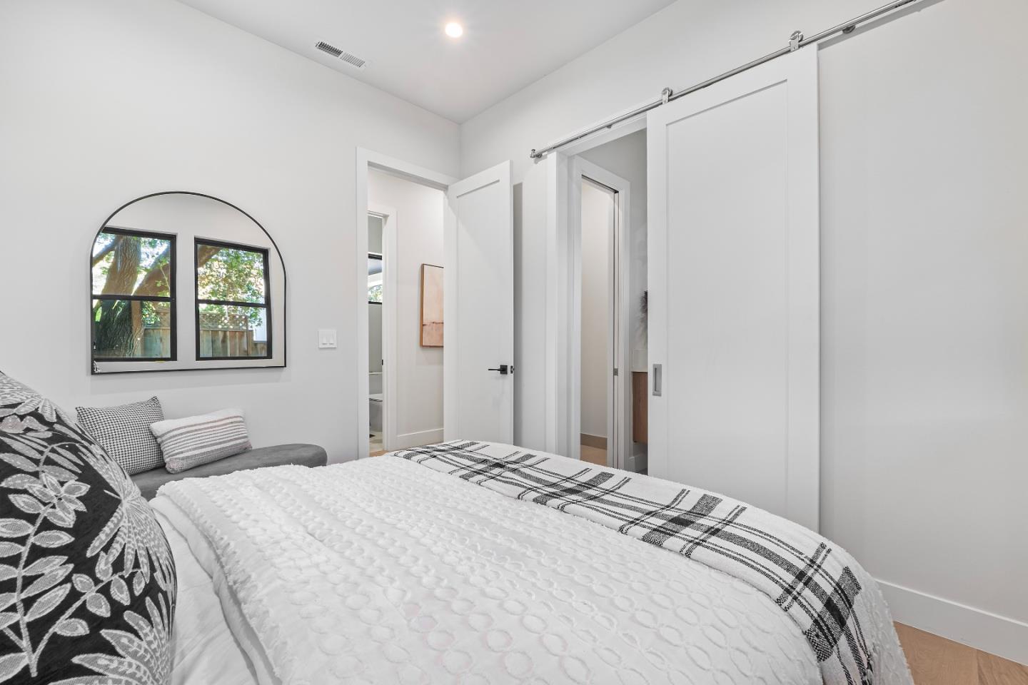 Detail Gallery Image 20 of 41 For 765 Cuesta Dr, Mountain View,  CA 94040 - 5 Beds | 4/1 Baths