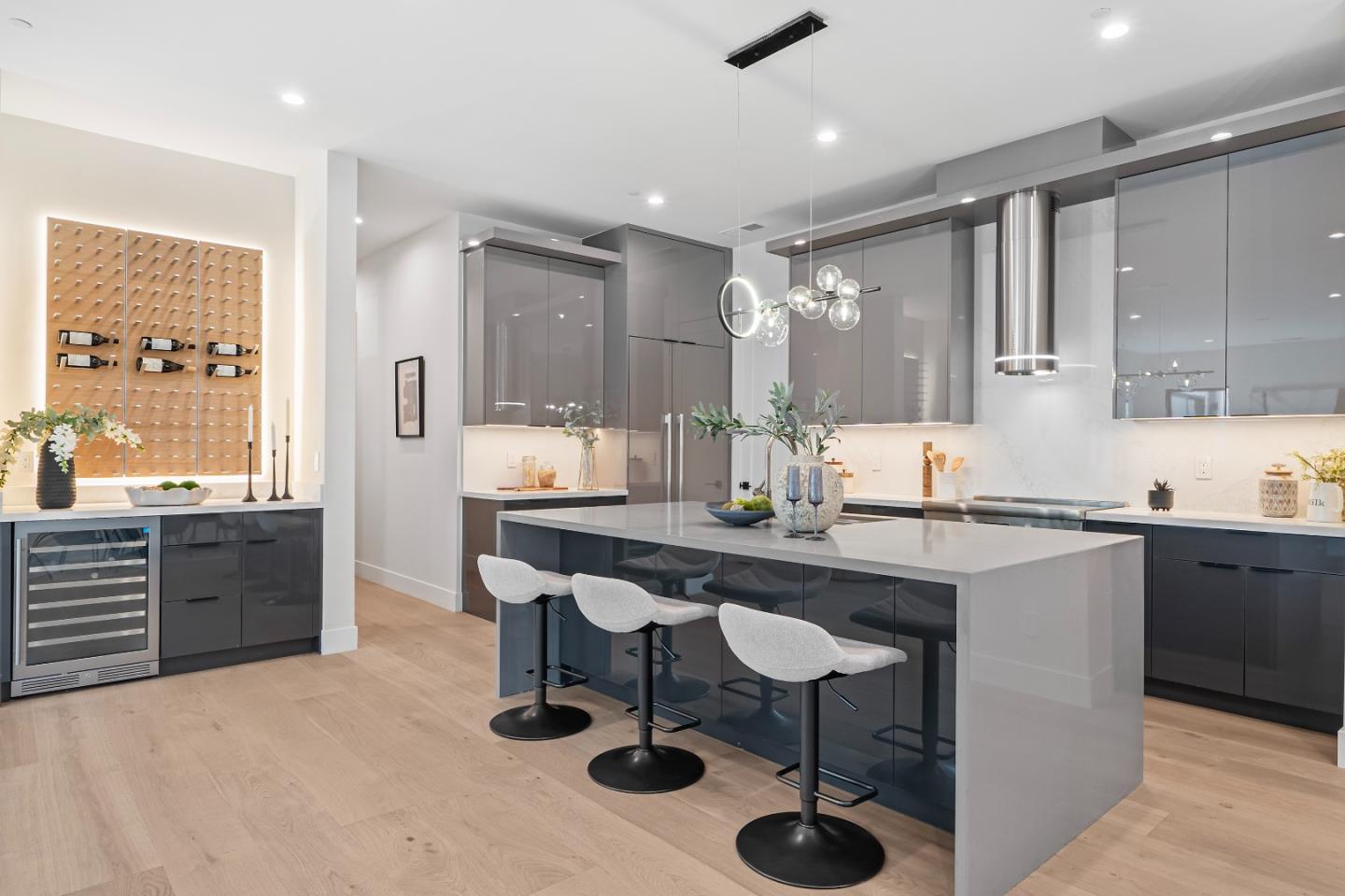 Detail Gallery Image 8 of 41 For 765 Cuesta Dr, Mountain View,  CA 94040 - 5 Beds | 4/1 Baths
