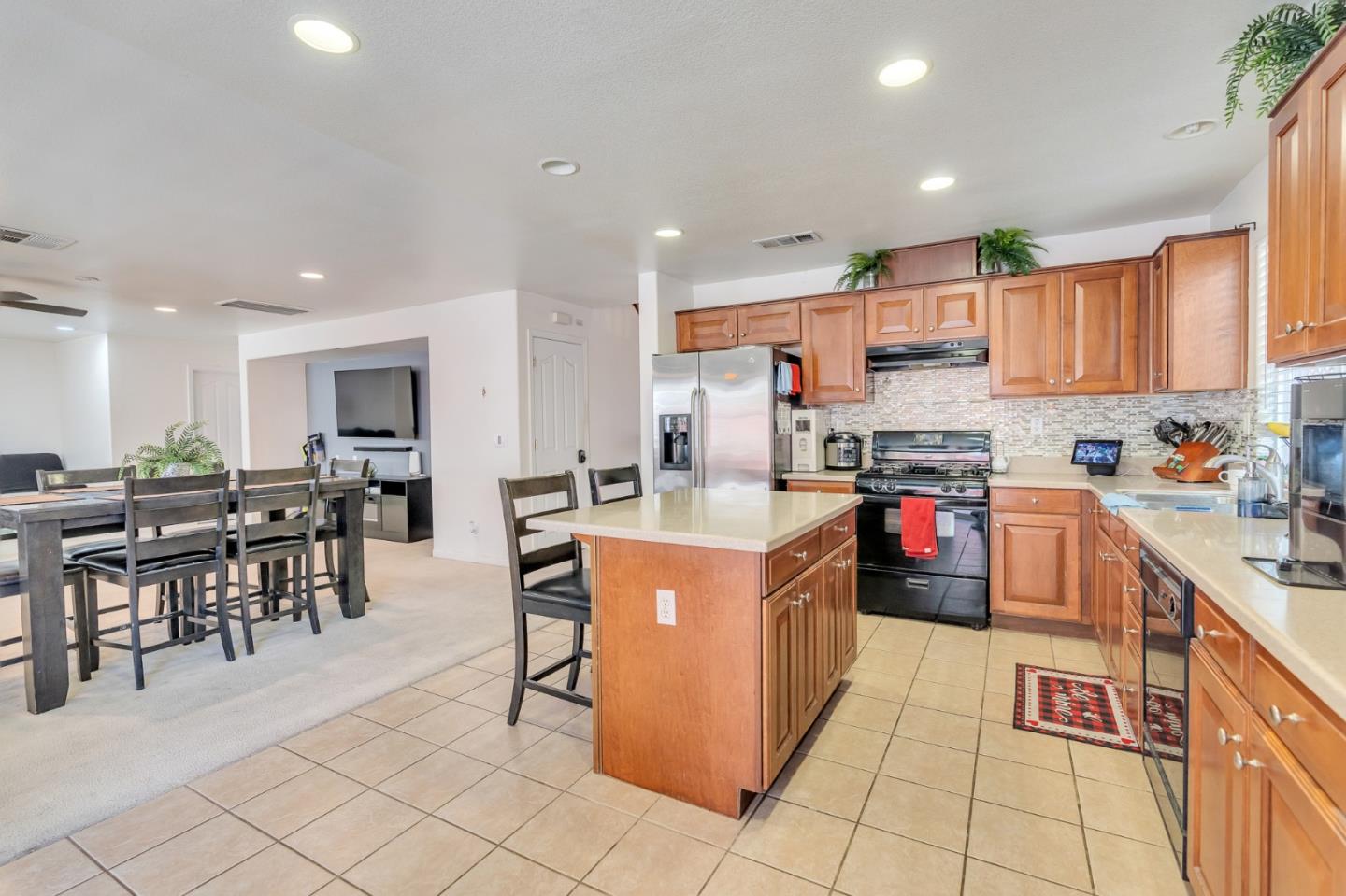 Detail Gallery Image 20 of 74 For 2385 N Mountainside Dr, Los Banos,  CA 93635 - 5 Beds | 2/1 Baths