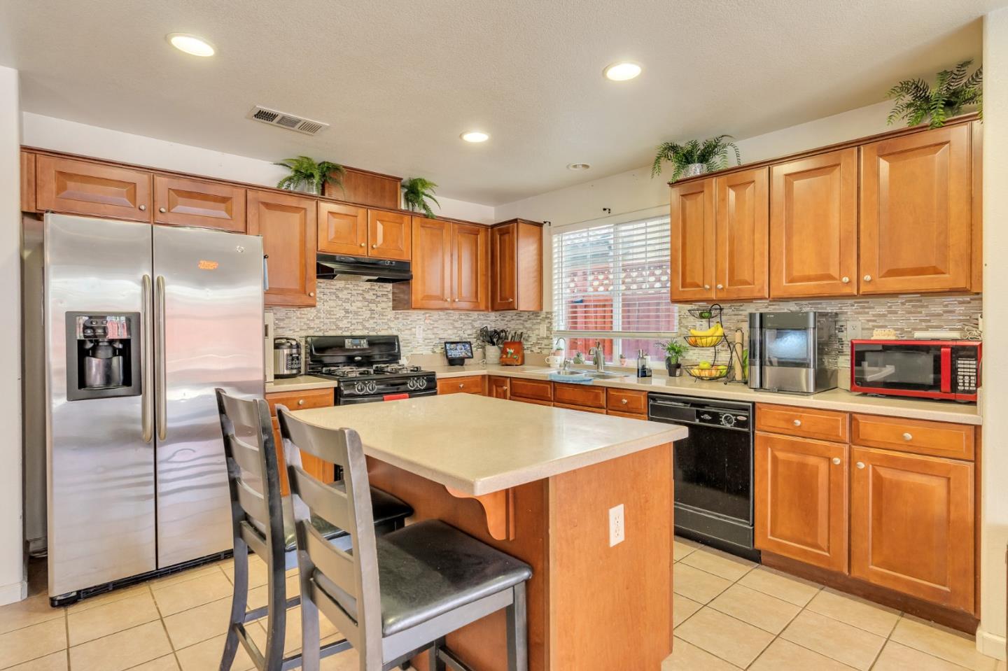 Detail Gallery Image 22 of 74 For 2385 N Mountainside Dr, Los Banos,  CA 93635 - 5 Beds | 2/1 Baths