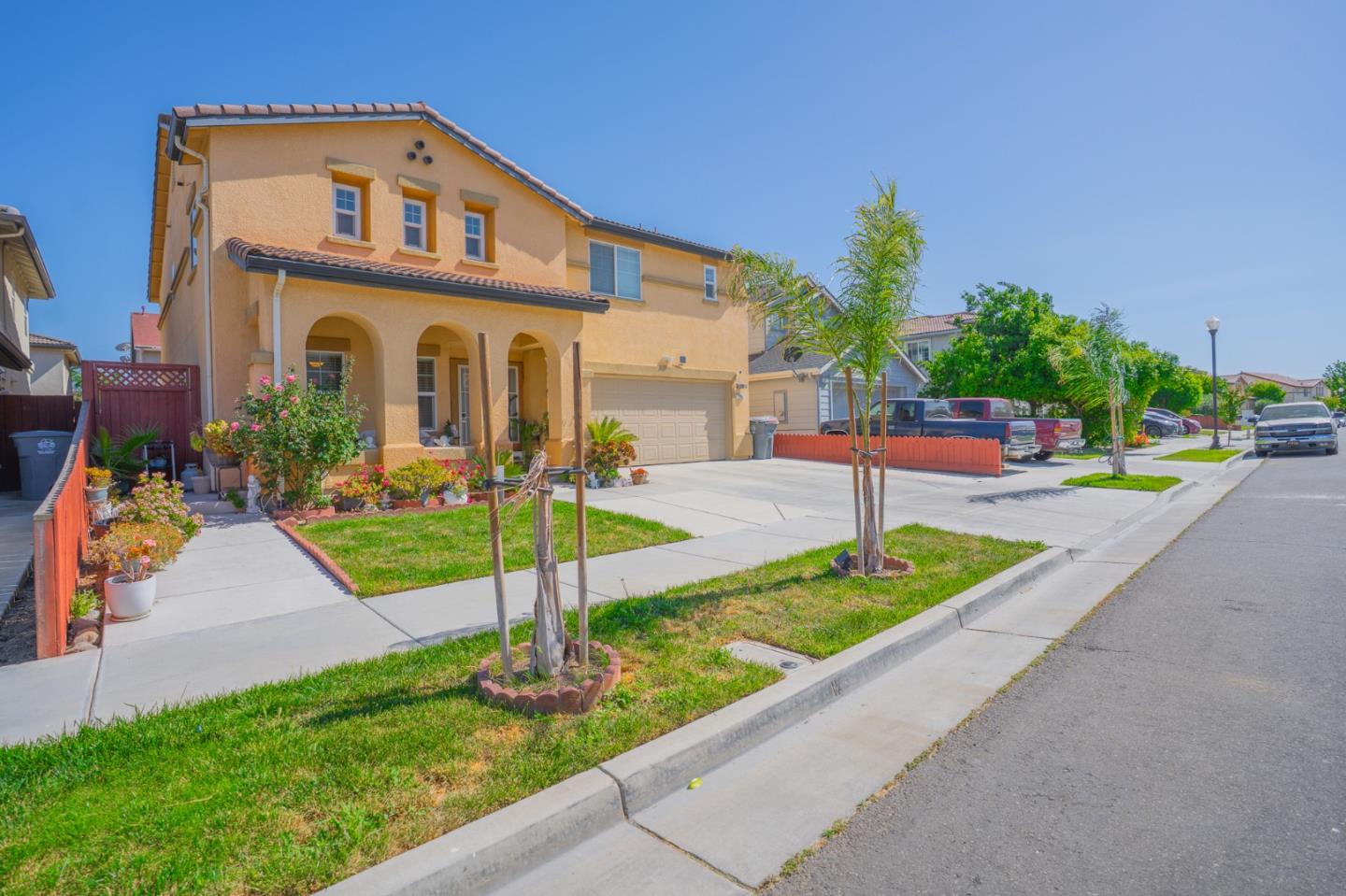 Detail Gallery Image 4 of 74 For 2385 N Mountainside Dr, Los Banos,  CA 93635 - 5 Beds | 2/1 Baths