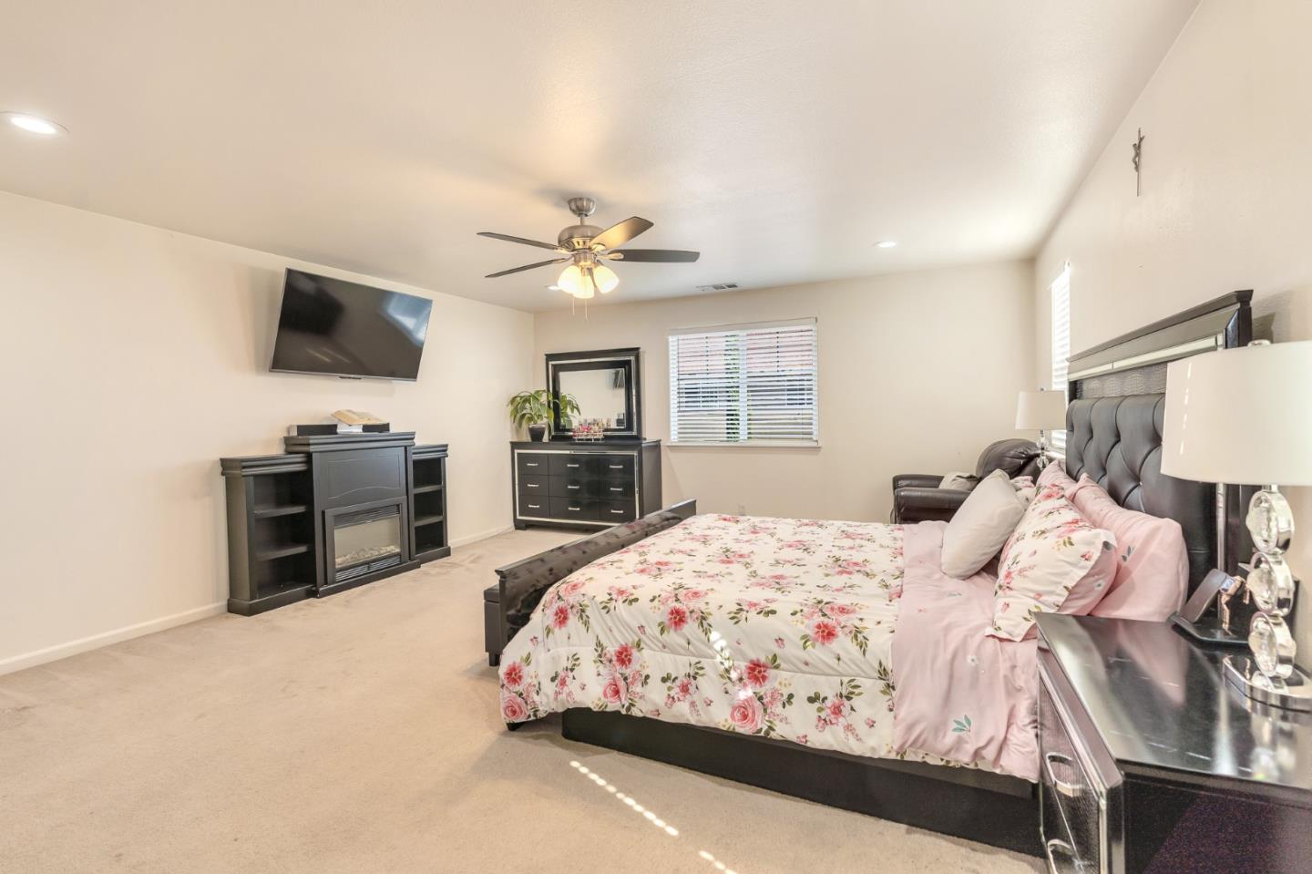 Detail Gallery Image 45 of 74 For 2385 N Mountainside Dr, Los Banos,  CA 93635 - 5 Beds | 2/1 Baths