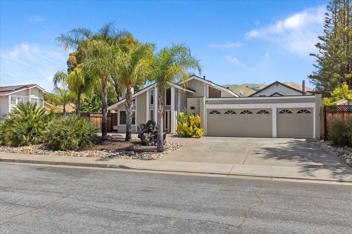 Detail Gallery Image 2 of 34 For 848 Pretoria Ct, San Jose,  CA 95127 - 4 Beds | 2 Baths