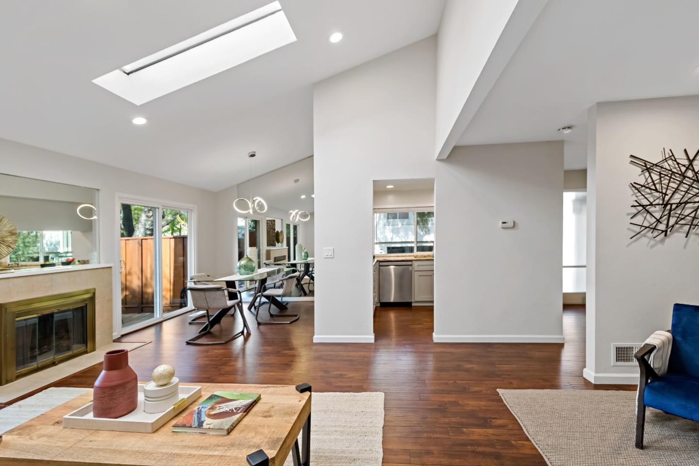 Detail Gallery Image 10 of 50 For 20179 Northwest Sq, Cupertino,  CA 95014 - 2 Beds | 2 Baths