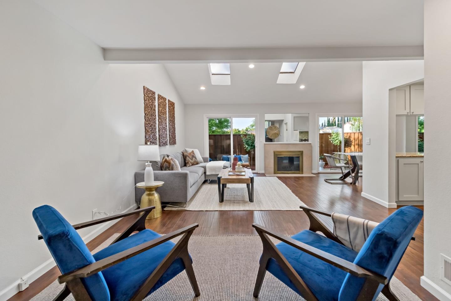 Detail Gallery Image 12 of 50 For 20179 Northwest Sq, Cupertino,  CA 95014 - 2 Beds | 2 Baths