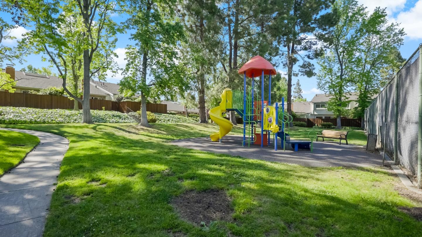 Detail Gallery Image 44 of 50 For 20179 Northwest Sq, Cupertino,  CA 95014 - 2 Beds | 2 Baths