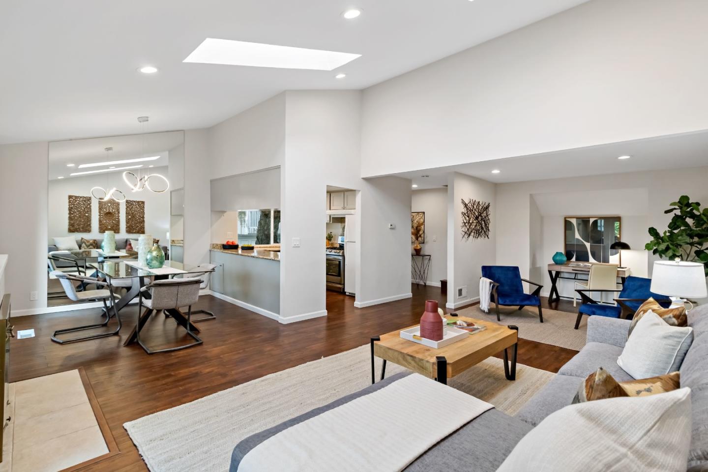 Detail Gallery Image 8 of 50 For 20179 Northwest Sq, Cupertino,  CA 95014 - 2 Beds | 2 Baths