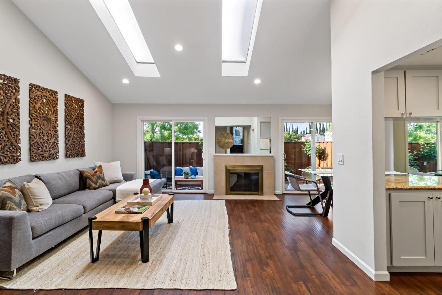 Detail Gallery Image 9 of 50 For 20179 Northwest Sq, Cupertino,  CA 95014 - 2 Beds | 2 Baths