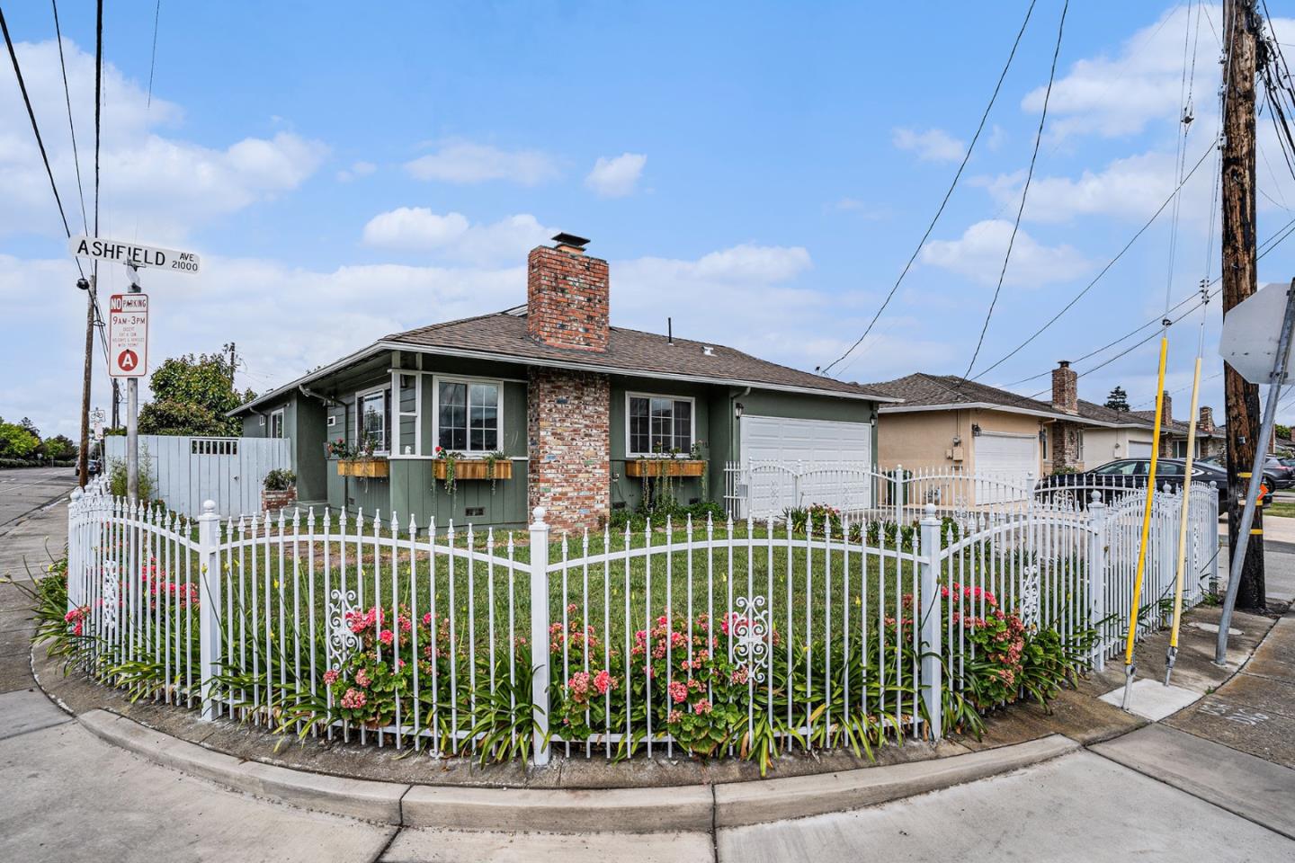 Detail Gallery Image 2 of 20 For 3080 Norbridge Ave, Castro Valley,  CA 94546 - 3 Beds | 2 Baths