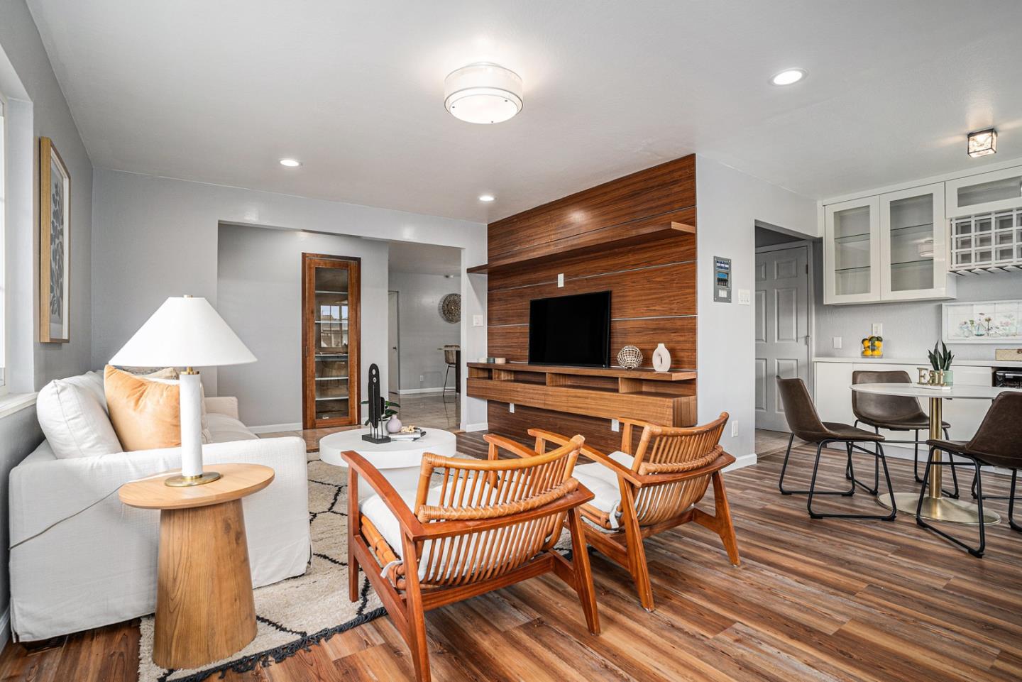Detail Gallery Image 8 of 20 For 3080 Norbridge Ave, Castro Valley,  CA 94546 - 3 Beds | 2 Baths