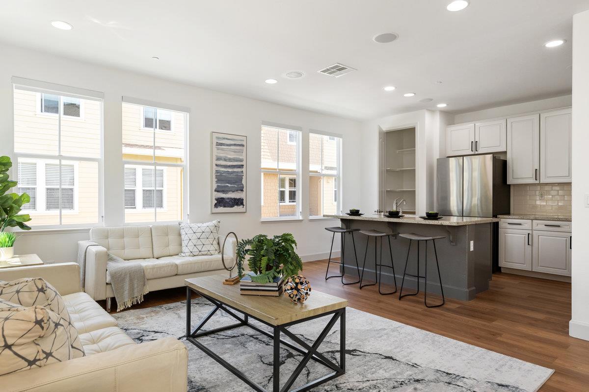 Detail Gallery Image 12 of 47 For 201 Keech Dr, Redwood Shores,  CA 94065 - 3 Beds | 2/1 Baths