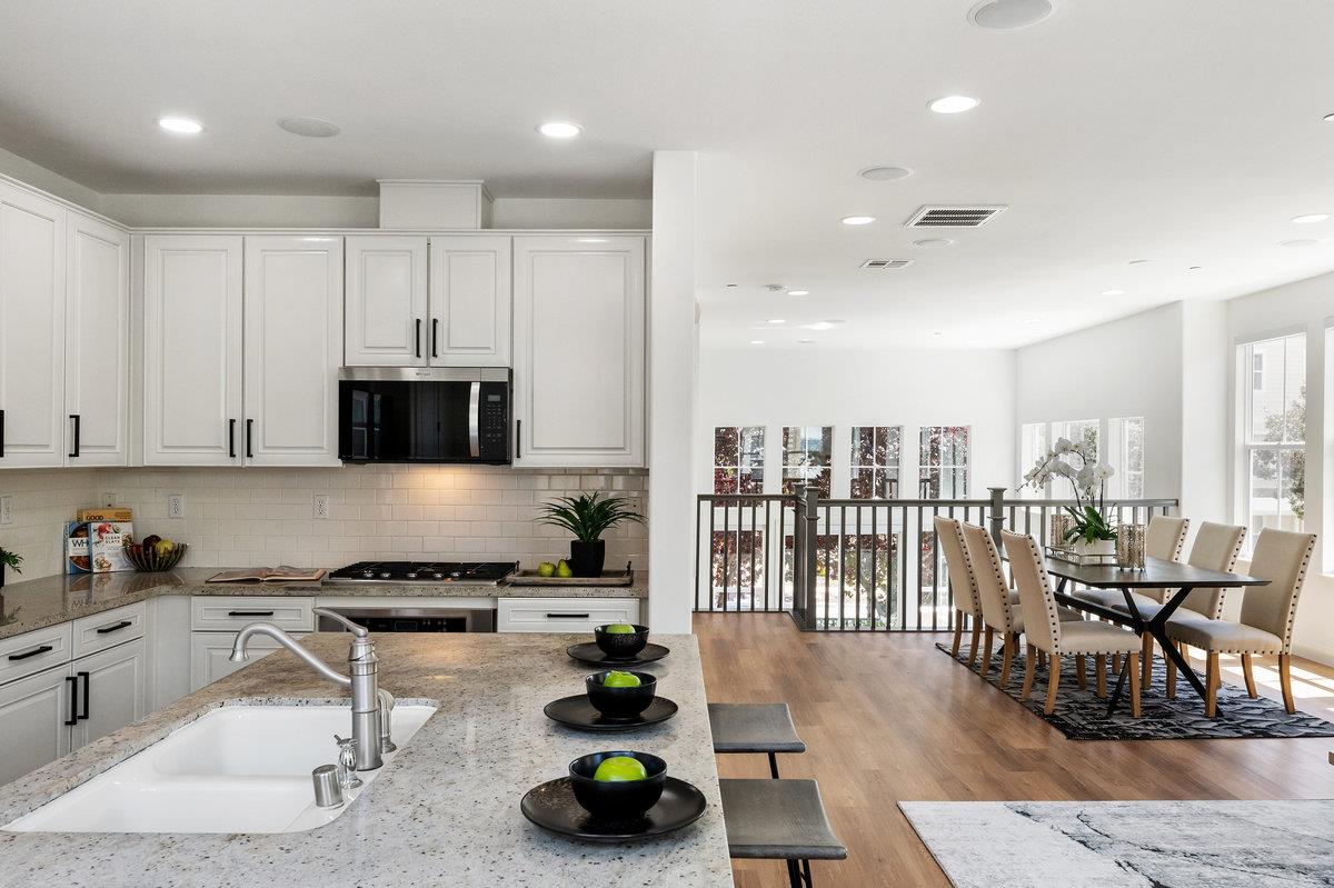 Detail Gallery Image 14 of 47 For 201 Keech Dr, Redwood Shores,  CA 94065 - 3 Beds | 2/1 Baths
