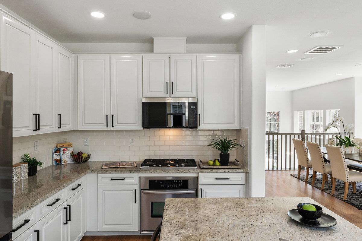 Detail Gallery Image 15 of 47 For 201 Keech Dr, Redwood Shores,  CA 94065 - 3 Beds | 2/1 Baths