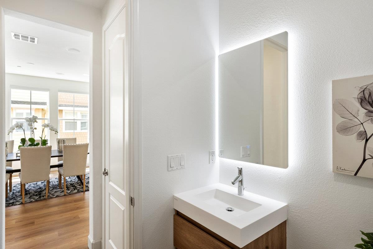 Detail Gallery Image 17 of 47 For 201 Keech Dr, Redwood Shores,  CA 94065 - 3 Beds | 2/1 Baths