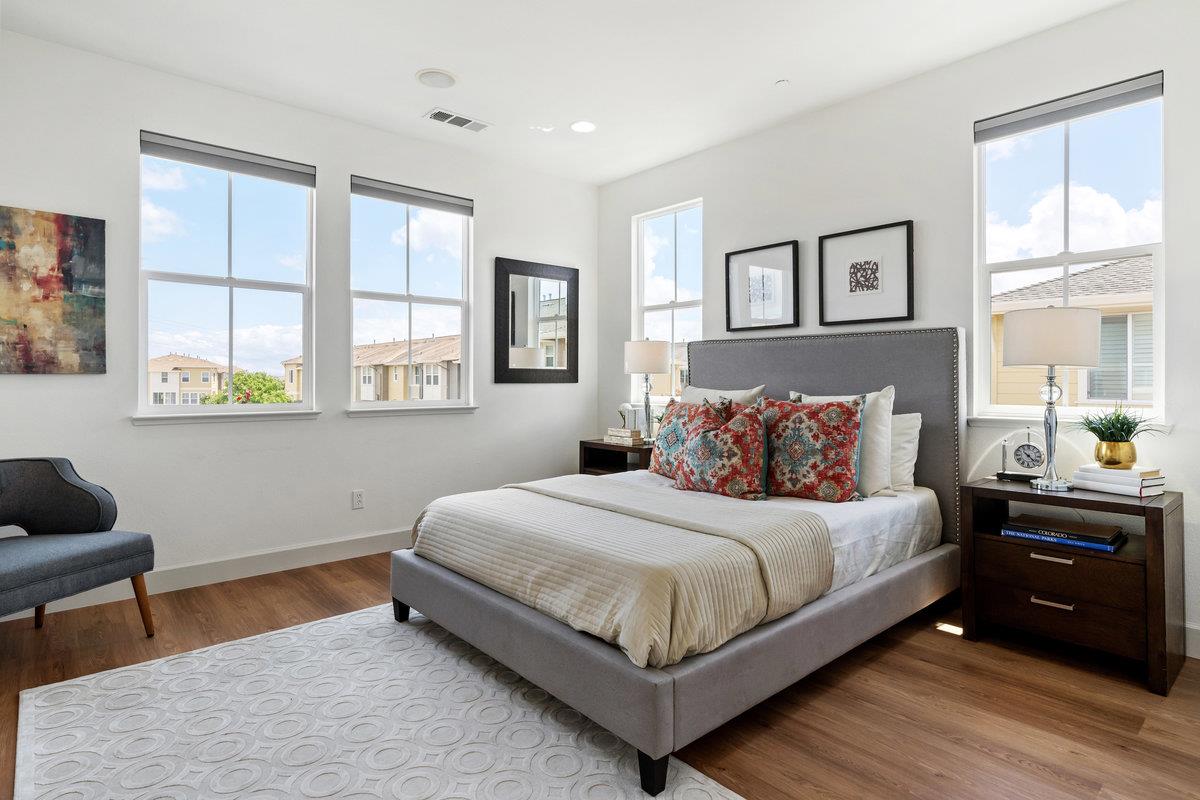 Detail Gallery Image 18 of 47 For 201 Keech Dr, Redwood Shores,  CA 94065 - 3 Beds | 2/1 Baths