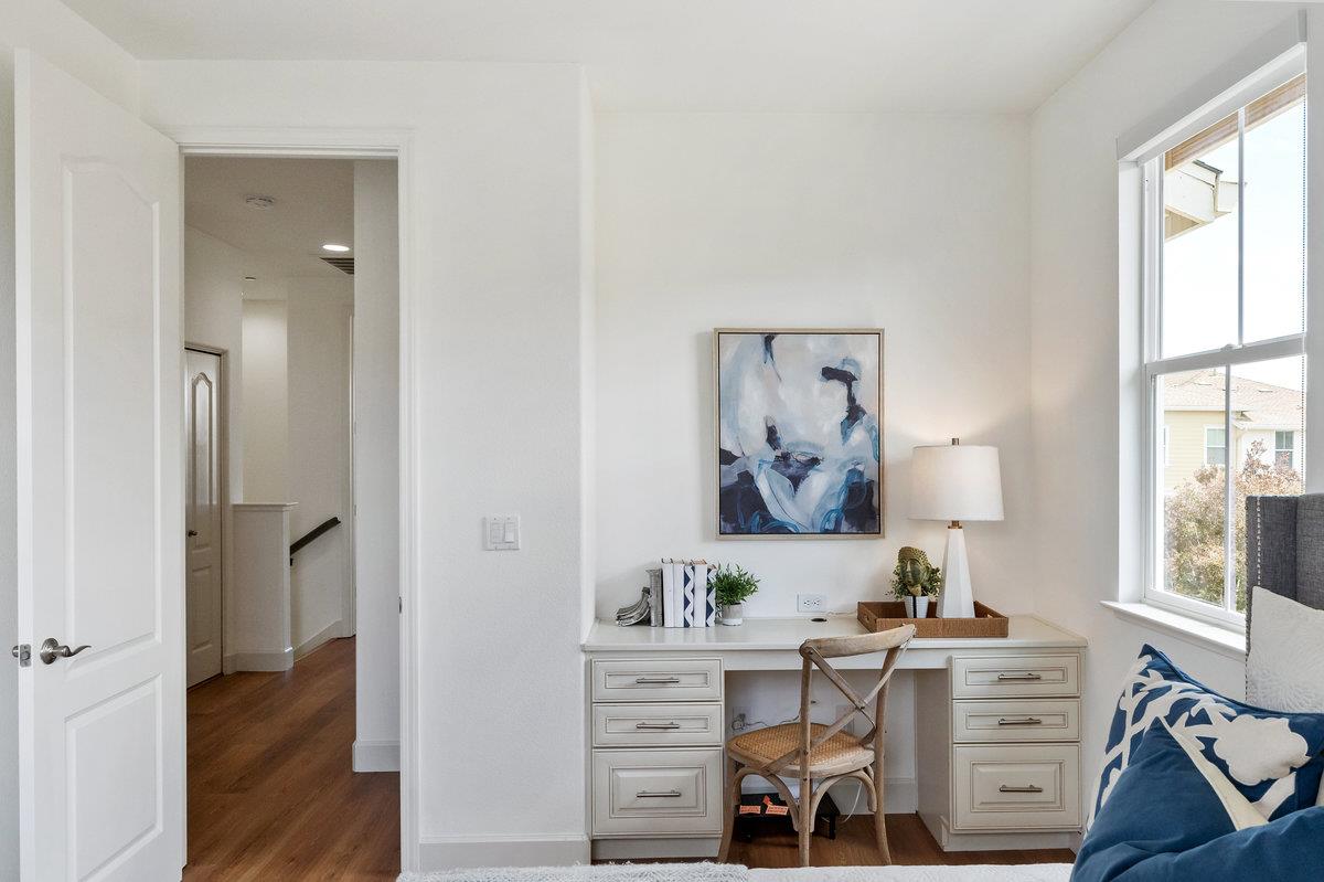 Detail Gallery Image 28 of 47 For 201 Keech Dr, Redwood Shores,  CA 94065 - 3 Beds | 2/1 Baths