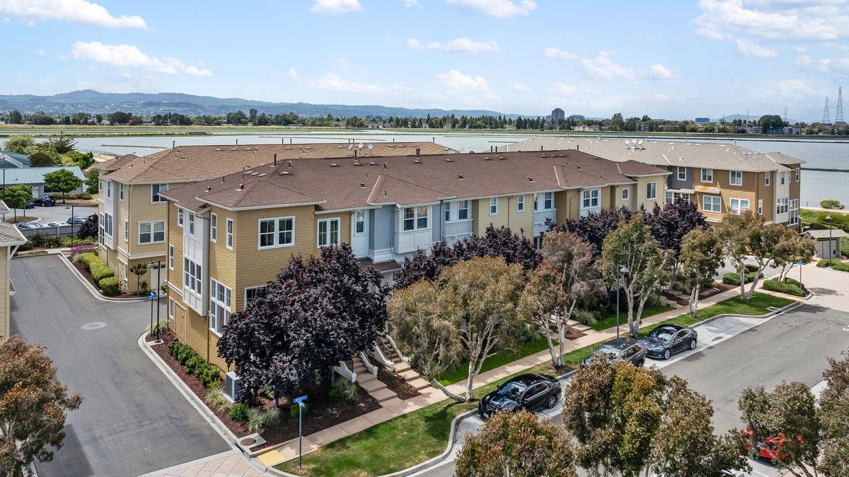Detail Gallery Image 34 of 47 For 201 Keech Dr, Redwood Shores,  CA 94065 - 3 Beds | 2/1 Baths