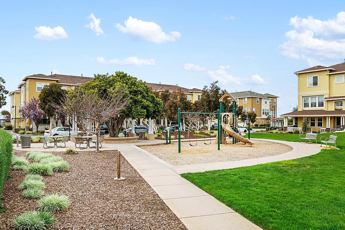 Detail Gallery Image 36 of 47 For 201 Keech Dr, Redwood Shores,  CA 94065 - 3 Beds | 2/1 Baths