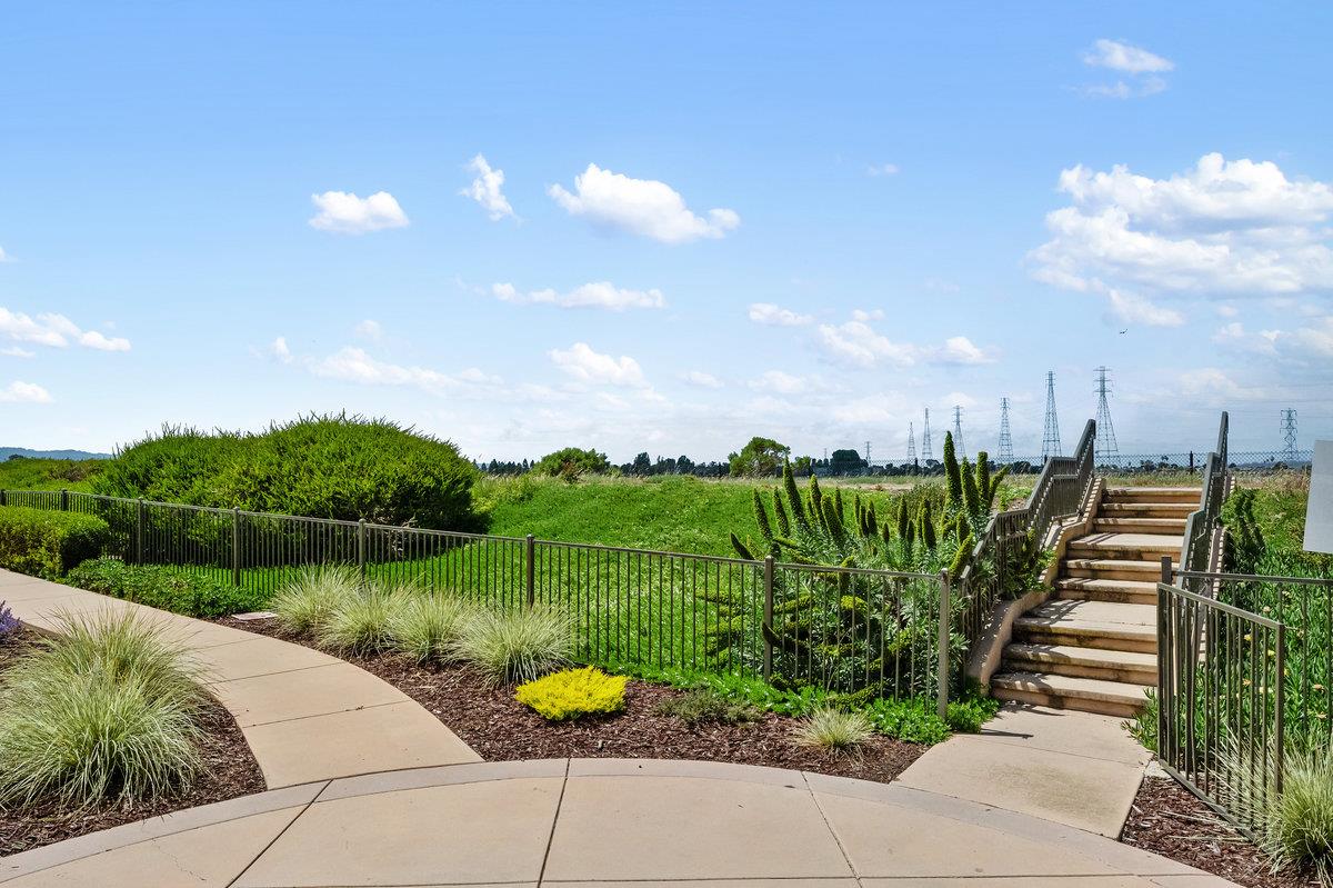 Detail Gallery Image 39 of 47 For 201 Keech Dr, Redwood Shores,  CA 94065 - 3 Beds | 2/1 Baths